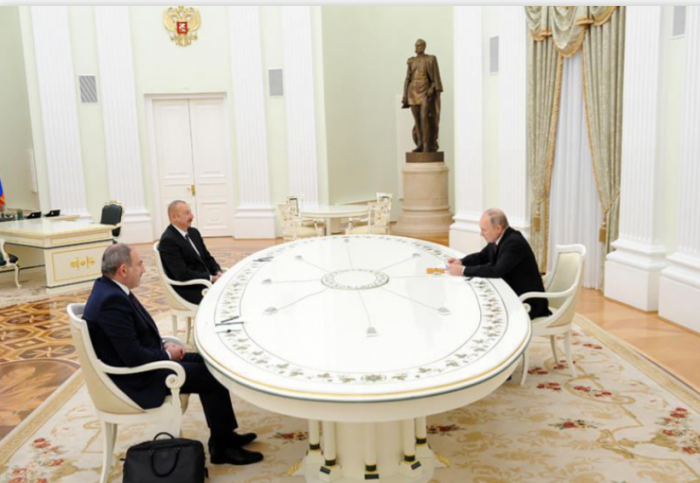 Коммерсант: Когда заговорил Ильхам Алиев, Пашинян отвернулся и потупил глаза