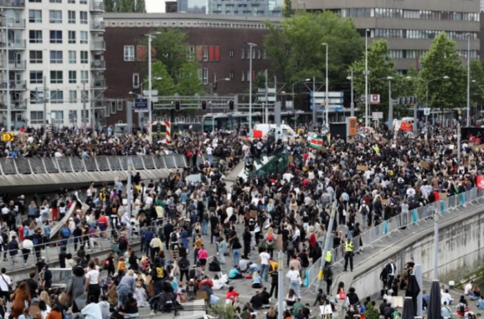 Более 150 человек задержаны в ходе вечерних беспорядков в Нидерландах