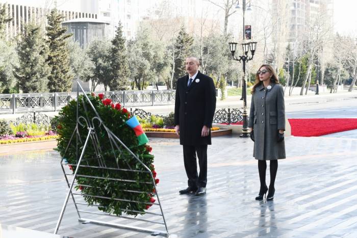 Ильхам Алиев и Мехрибан Алиева приняли участие в церемонии почтения памяти жертв Ходжалинского геноцида - ФОТО-ОБНОВЛЕНО 
