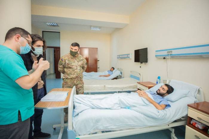 Турецкие врачи обследуют раненых участников Отечественной войны Азербайджана - ФОТО