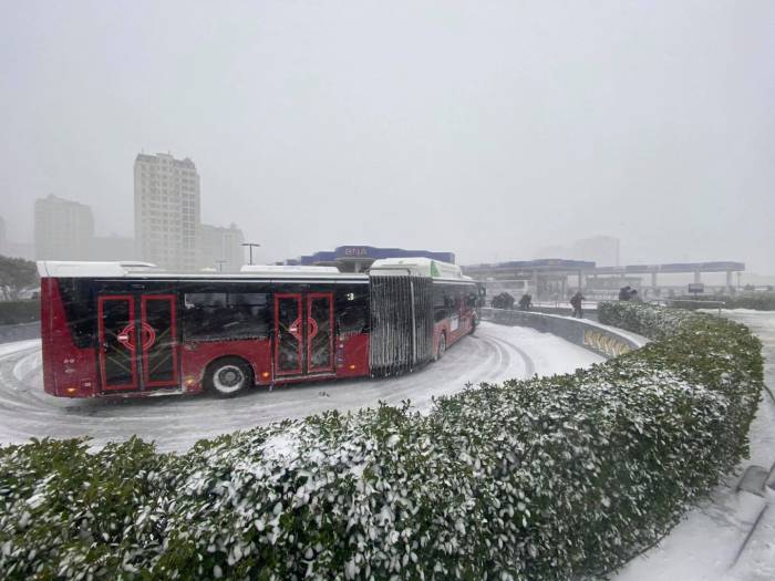Экспресс-автобусы в Баку будут брать пассажиров и на промежуточных остановках
