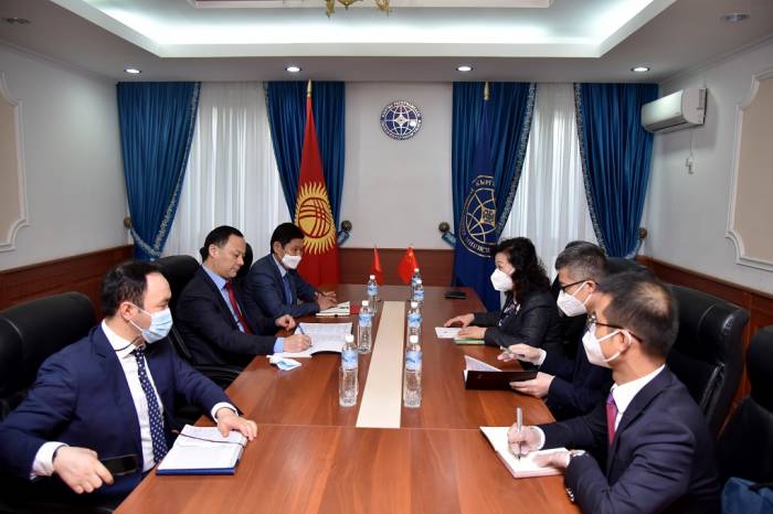 Китай предоставит Кыргызстану на безвозмездной основе вакцины против COVID-19
