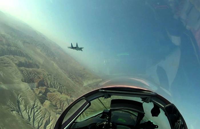 Видеокадры, отражающие авиаудары Су-25 и боевых вертолётов по противнику в ходе Отечественной войны – ВИДЕО