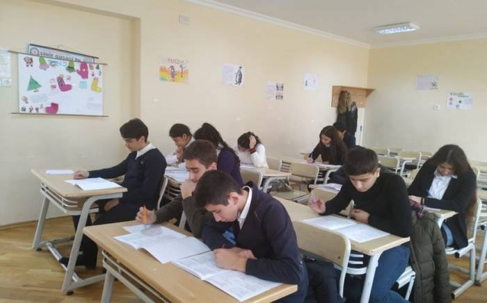 С сегодняшнего дня в Баку, Сумгайыте и Абшеронском районе возобновляется традиционная форма обучения для старшеклассников