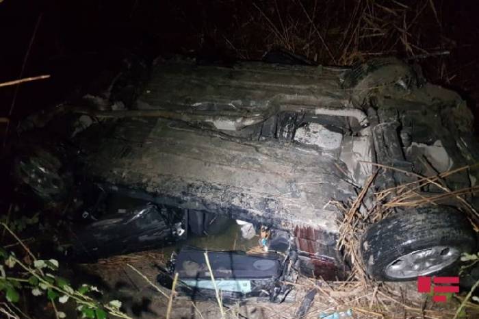 В Уджаре автомобиль упал в канал: погибли три человека 