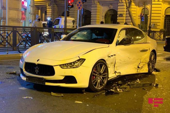 В Баку столкнулись 5 автомобилей, есть пострадавшие 