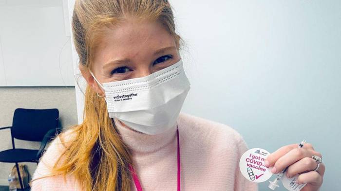 Дочь Билла Гейтса пошутила о «чипировании» после прививки от COVID-19