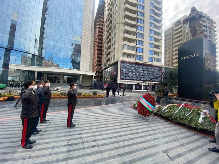 Руководящий состав Минобороны посетил памятник Ходжалинскому геноциду - ФОТО
