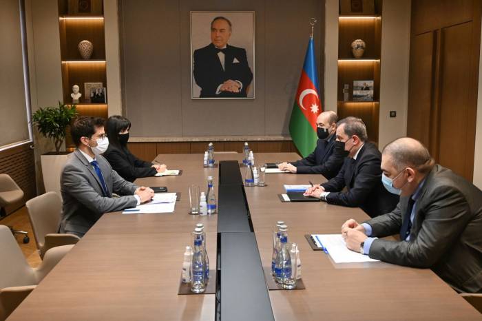 Глава МИД Азербайджана встретился с послом Израиля 