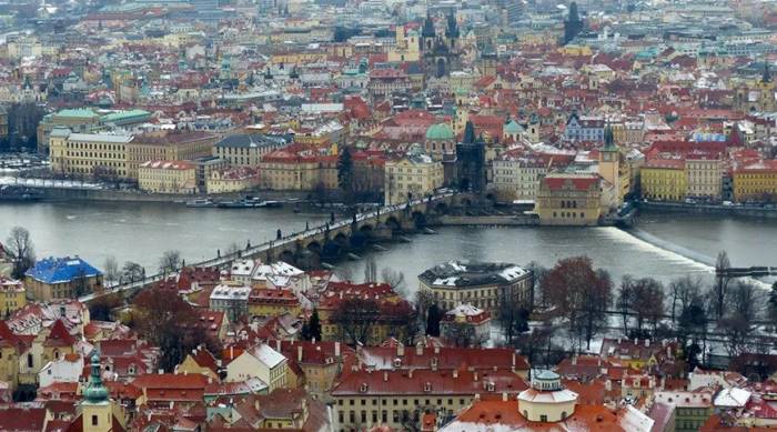 Правительство Чехии намерено просить парламент о продлении режима ЧС
