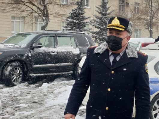 В Баку из-за непогоды затруднено автодвижение – дорожная полиция