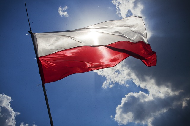 Глава Минздрава Польши заявил о третьей волне коронавируса
