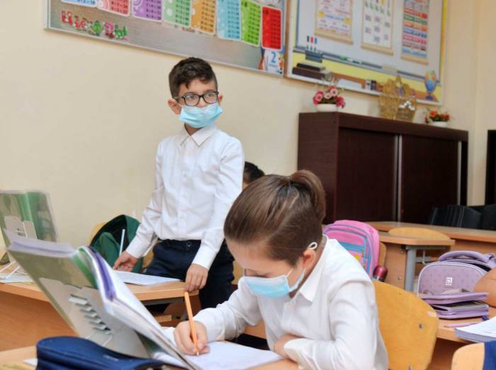 Четыре бакинские школы открылись после карантина