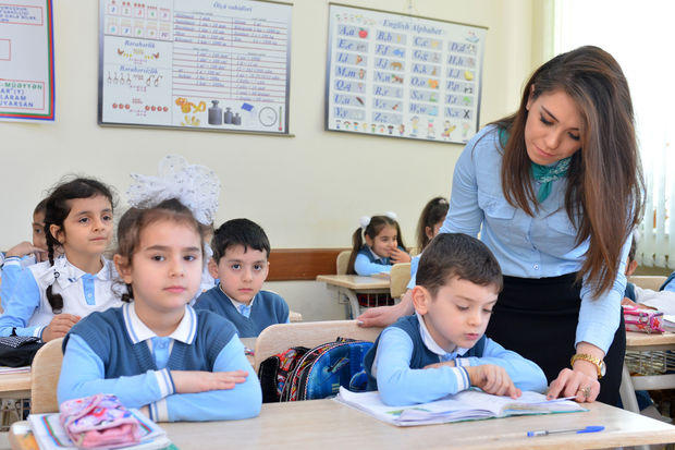 В школах Азербайджана преподает свыше одной трети учителей в возрасте до 35 лет
