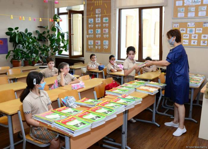Посещаемость уроков в очной форме в школах Баку составляет 95%
