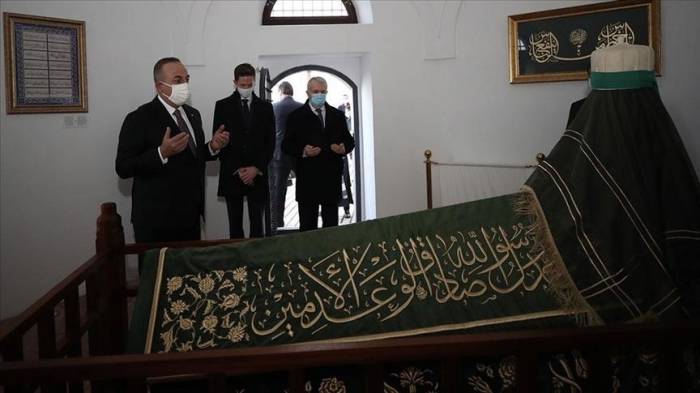 Чавушоглу начал визит в Венгрию с посещения мавзолея “Гюль-Баба"
