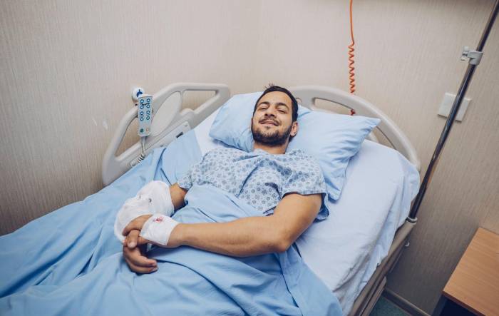 Фонд "YAŞAT" оплатил расходы на операции раненому участнику и членам семей шехидов - ФОТО
