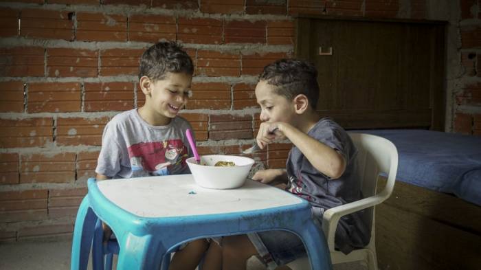 Закрытие школ в Латинской Америке из-за COVID-19 нанесло серьезный ущерб питанию детей

