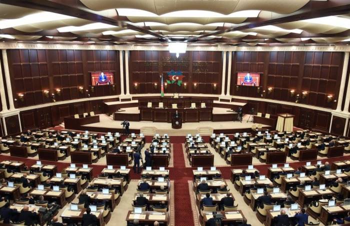 Парламент Азербайджана утвердил доклад органа, контролирующего деятельность муниципалитетов
