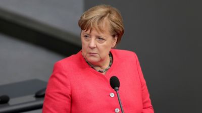 Общественные деятели обратились к Меркель по делу Ассанжа
