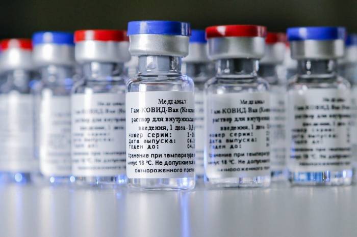 Сербия начала производить вакцину "Спутник V"
