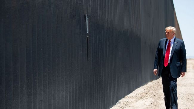Трамп: Байдену следует завершить строительство стены на границе с Мексикой
