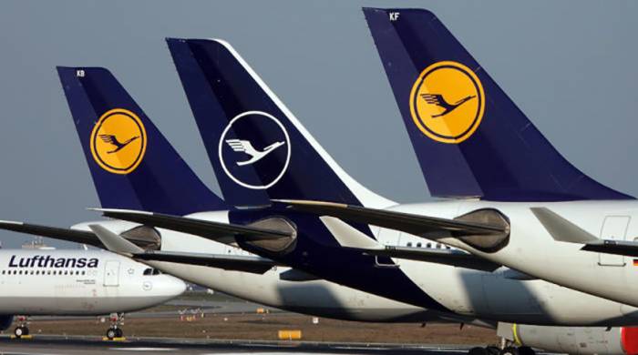 Авиакомпания Lufthansa понесла рекордные потери на фоне пандемии
