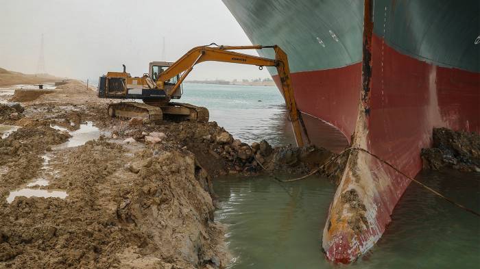 Морские грузоперевозки подорожали из-за блокировки Суэцкого канала