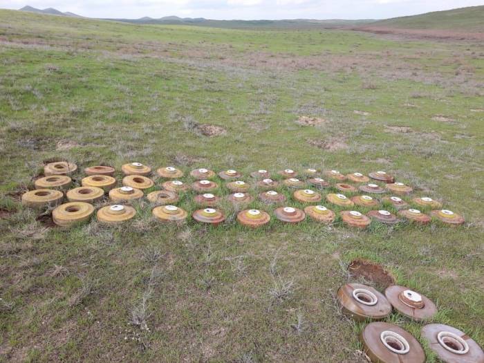 В Ходжавендском районе обнаружены и обезврежены десятки мин  - ФОТО