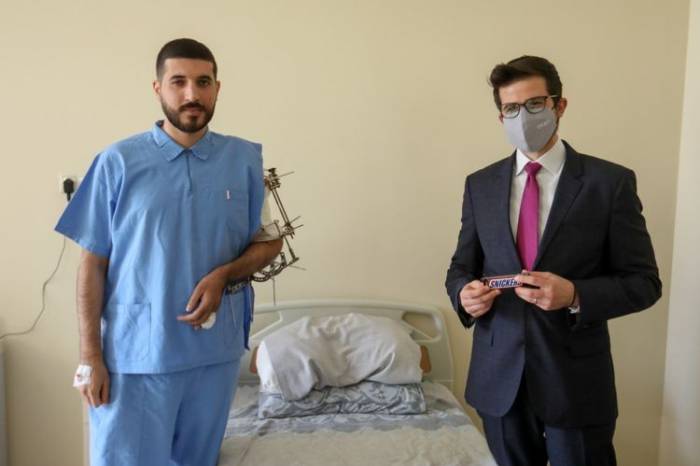 Посол Израиля побывал в медучреждении, в котором проходят лечение участники войны