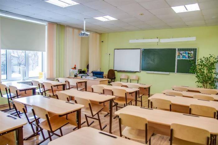 В Баку две школы переходят на дистанционное обучение из-за коронавируса
