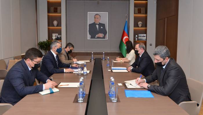 Глава МИД Азербайджана встретился с послом Узбекистана
