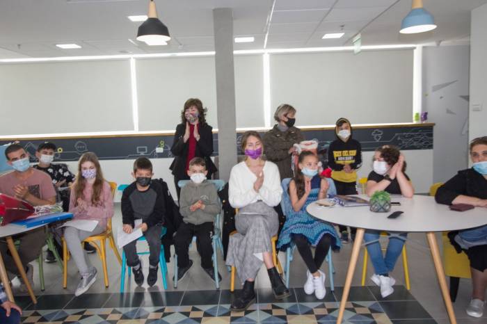 Израильские дети получили грамоты за участие в проектах, популяризирующих Азербайджан и его поэзию