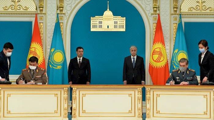 Главы Минобороны Кыргызстана и Казахстана подписали План сотрудничества на 2021 год
