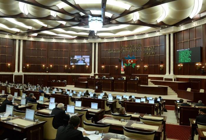 Парламент Азербайджана сегодня обсудит отчет Кабмина за 2020 г.
