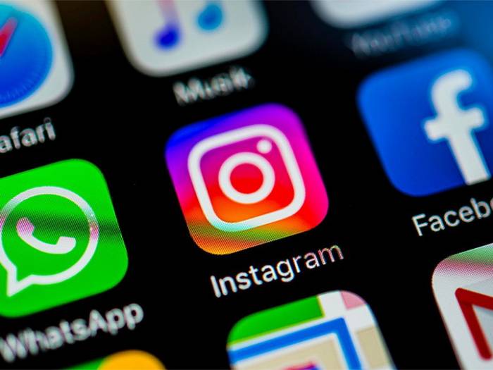 В работе Instagram и WhatsApp произошел сбой

