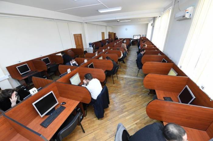 В Азербайджане проведен тестовый экзамен с кандидатами на должность судьи
