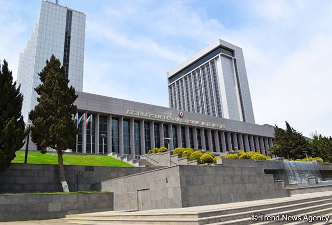 Началось пленарное заседание парламента Азербайджана
