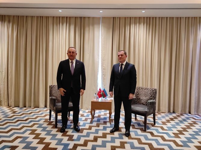 Джейхун Байрамов встретился с главой МИД Турции Мевлютом Чавушоглу