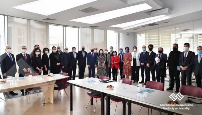 Министр культуры встретился с известными азербайджанцами, проживающими в Турции