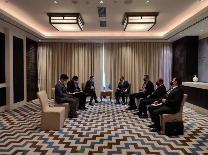 Глава МИД Азербайджана встретился с исполнительным директором Секретариата СВМДА