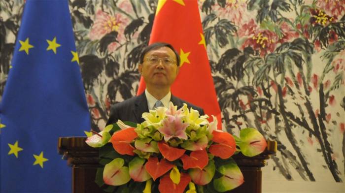 Китайский дипломат: США не имеют право с презрением относиться к Китаю
