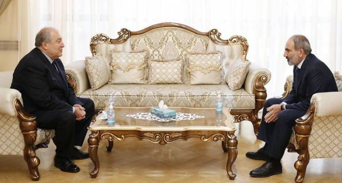 Президент Армении встретился с Пашиняном