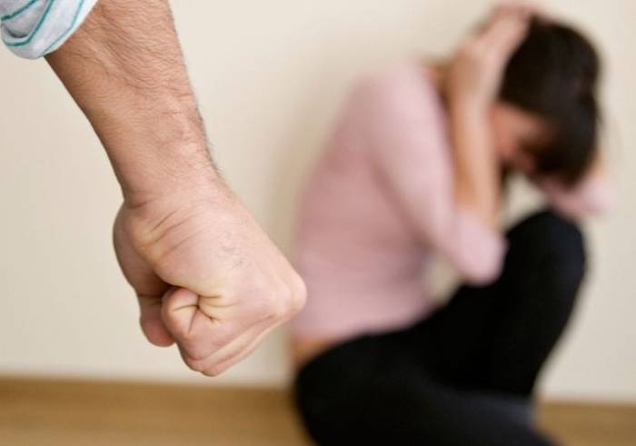 Возбуждено уголовное дело в связи с физическим насилием со стороны мужа в Баку