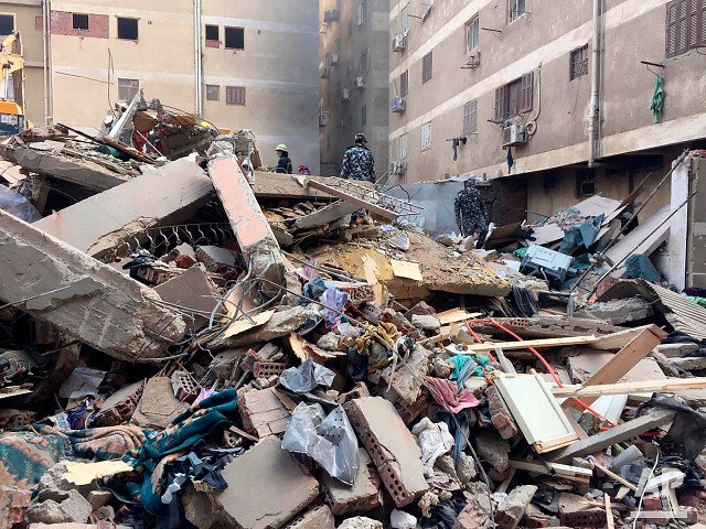 Число погибших в результате обрушения жилого дома в Каире достигло 22

