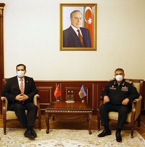 Министр обороны встретился с послом Турции
