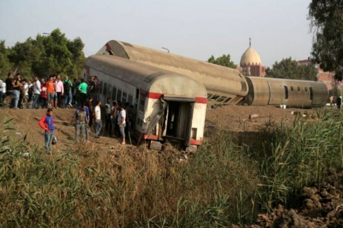 Причиной схода поезда с рельсов в Египте стало значительное превышение скорости
