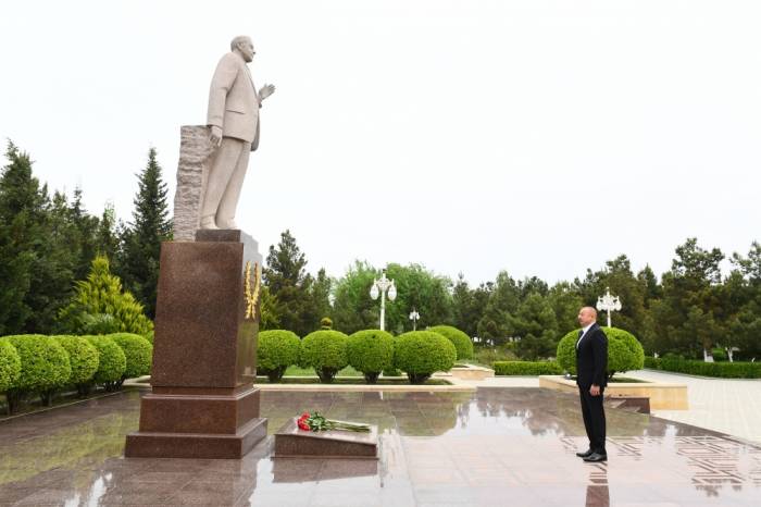 Ильхам Алиев прибыл в Гаджигабул - ФОТО