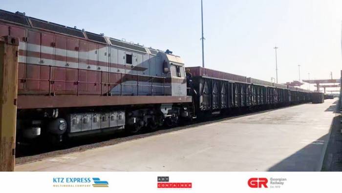 Kонтейнерный блок-поезд Китай-Азербайджан прибыл в Баку
