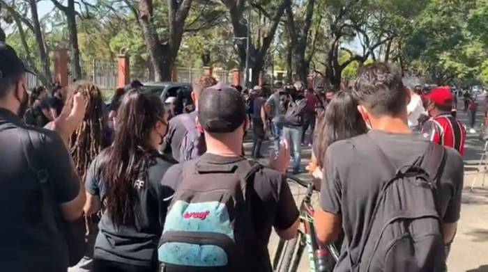 В Аргентине прошел митинг против дистанционного обучения
